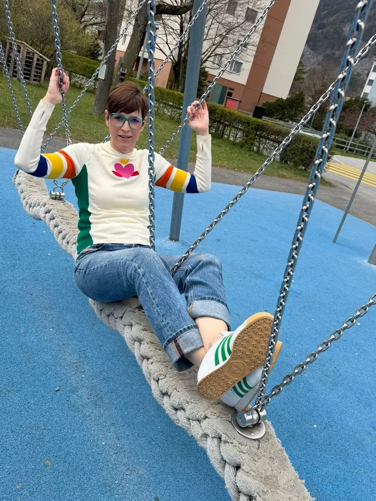 Katja auf einer Nestschaukel